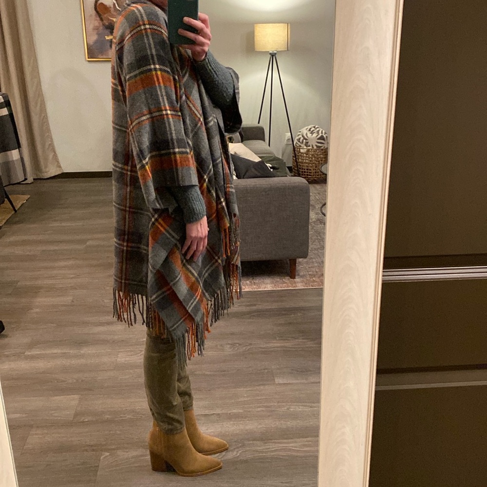 Gray and rust plaid wool wrap - Picture 5 of 5